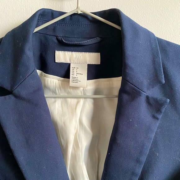 LAST CHANCE - H&M fitted single breasted navy Blazer - Picture 3 of 3